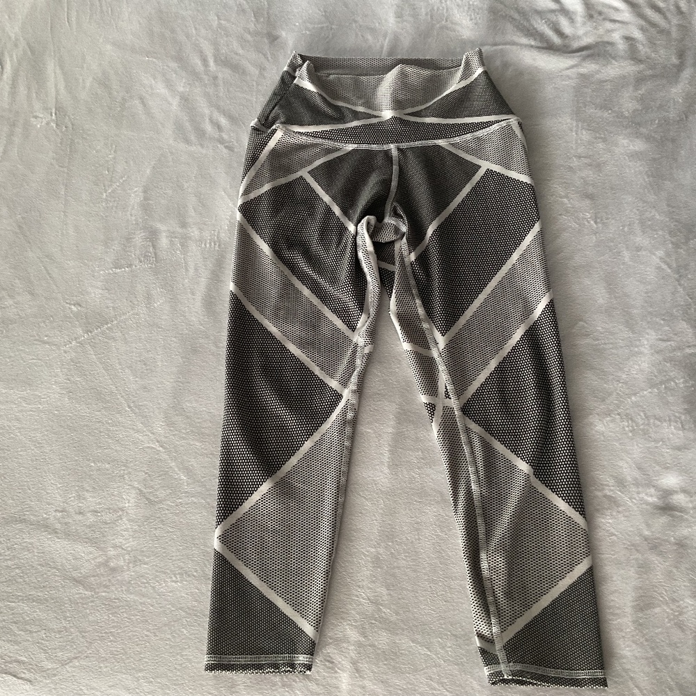 EVOLUTION AND RECREATION ATHLETIC LEGGINGS